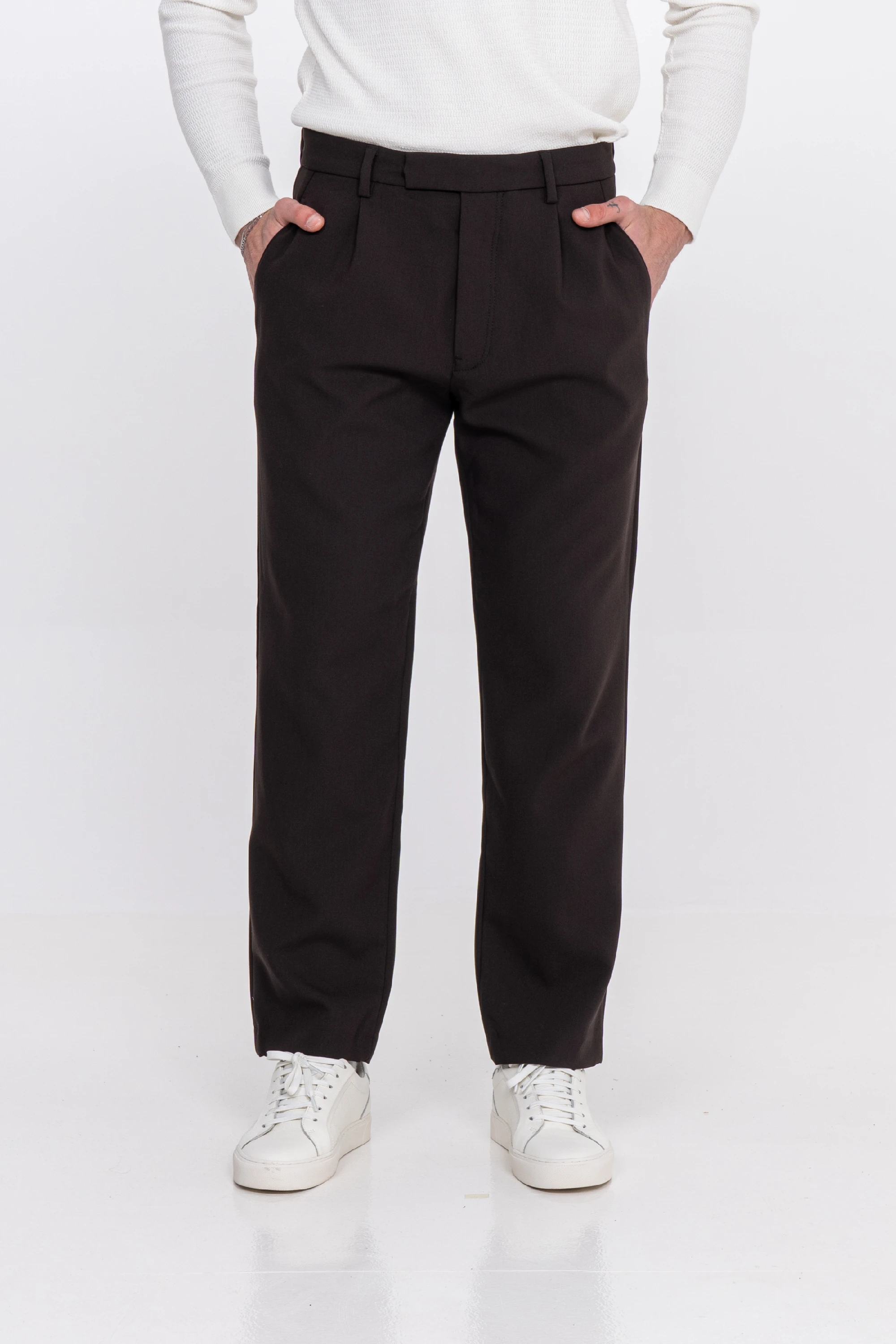 Relaxed Fit Pleated Trouser