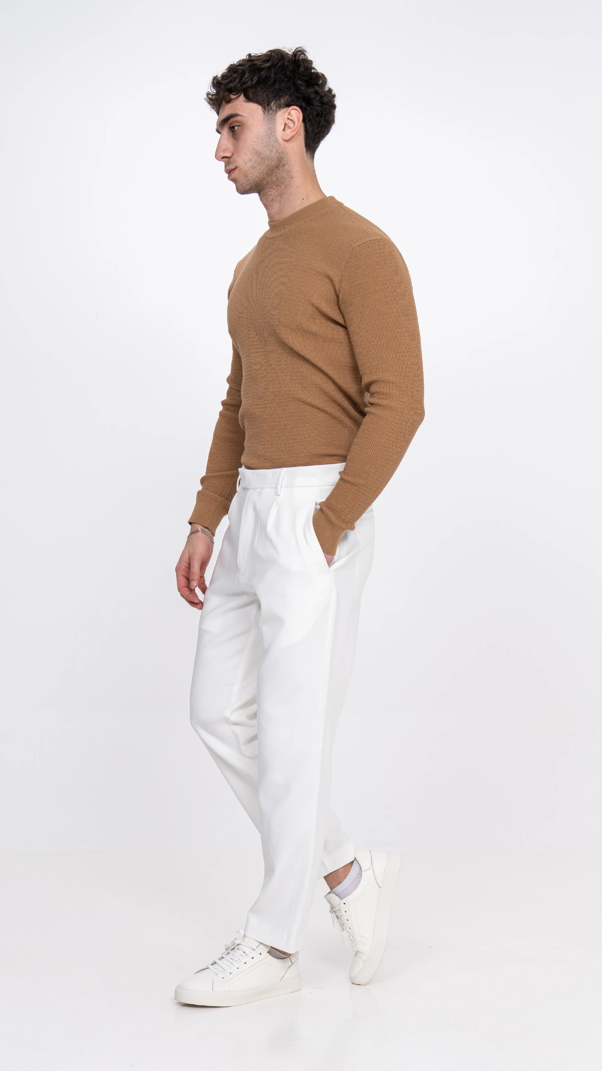 Relaxed Fit Pleated Trouser