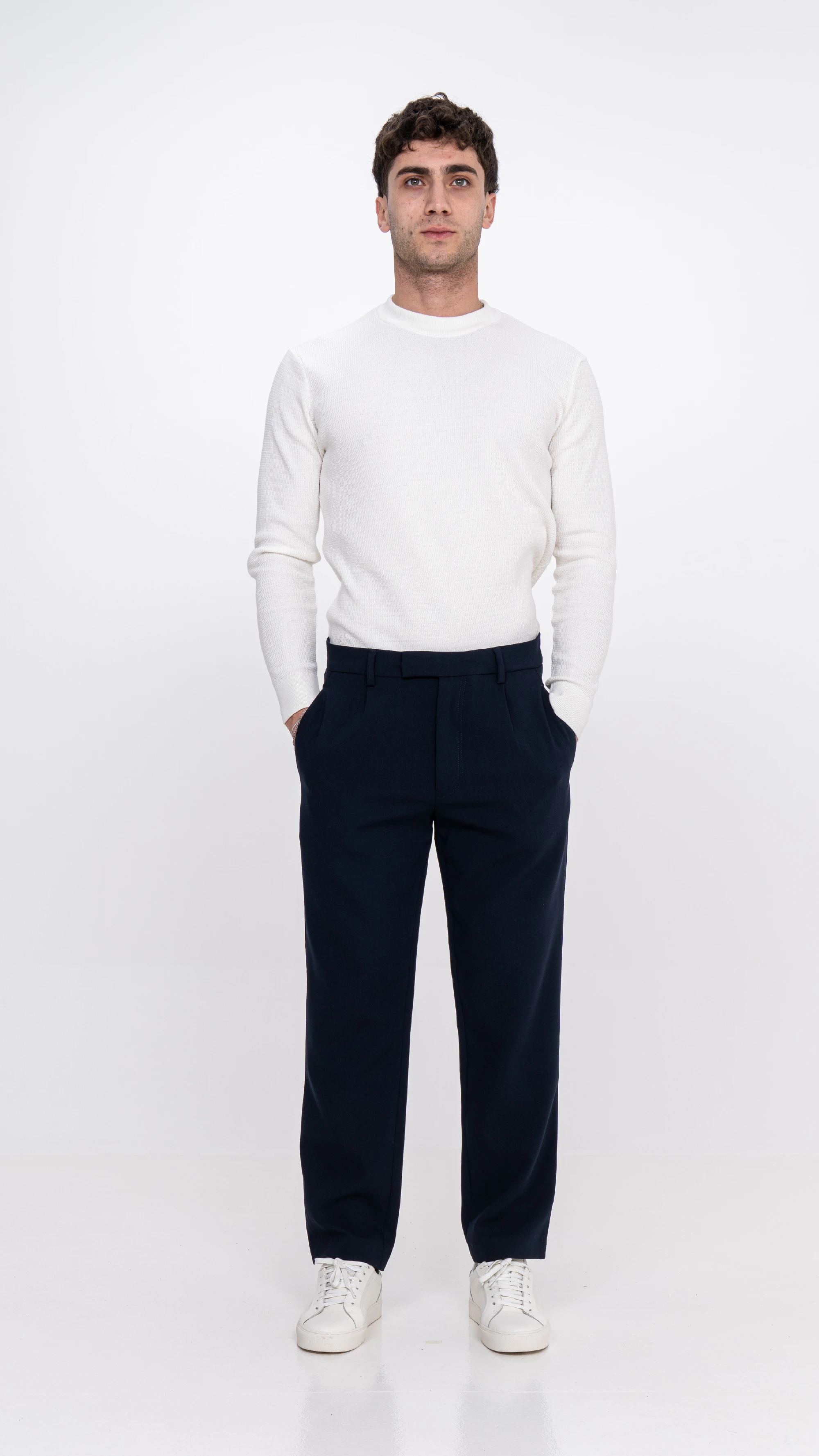 Relaxed Fit Pleated Trouser